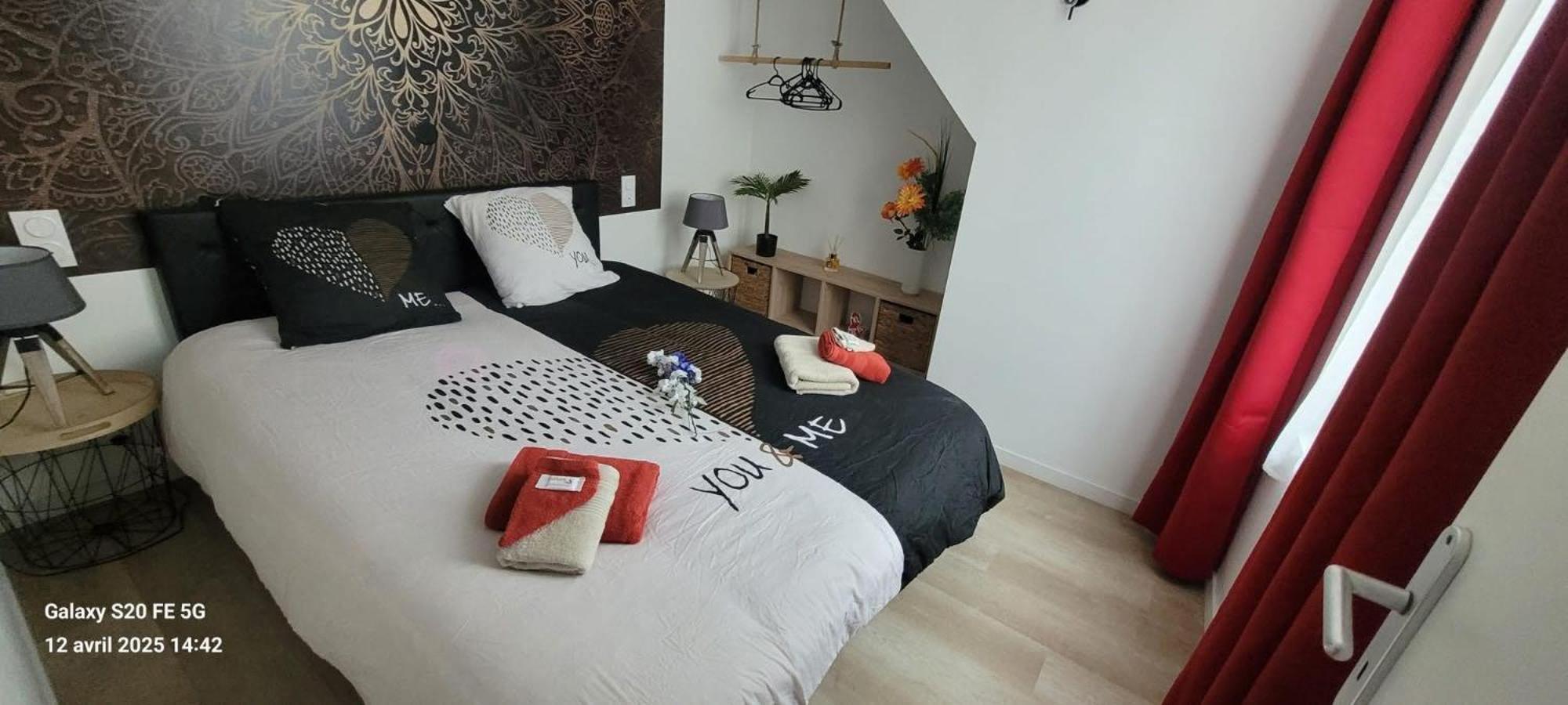 Les Volets Bleus - Deux Appartements Et Un Studio, Jardin Bourges Ngoại thất bức ảnh
